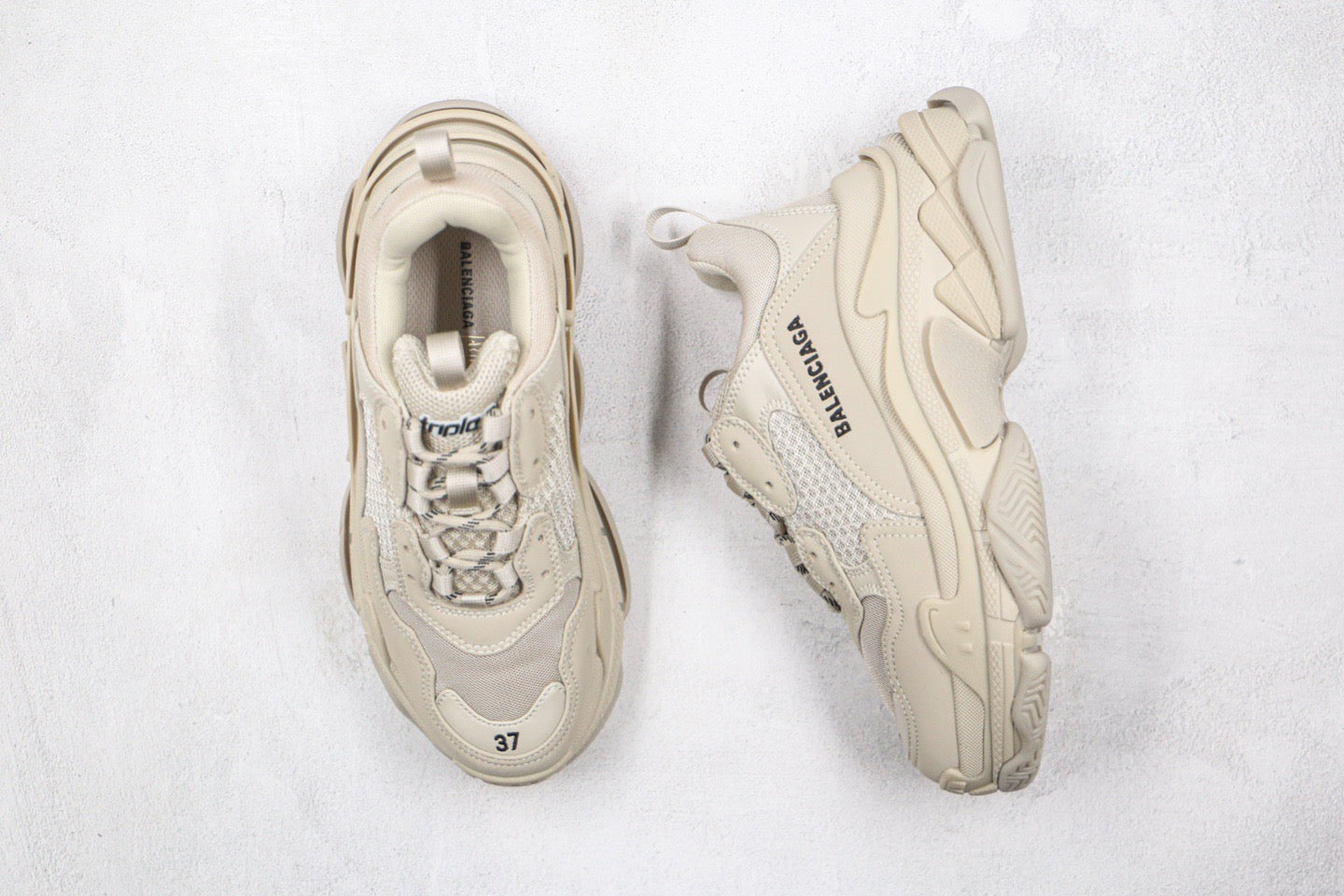 BALENCIAGA TRIPLE S SNEAKER IN BEIGE