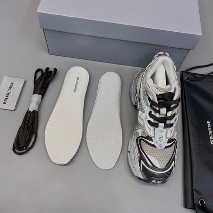 BALENCIAGA RUNNER In Beige