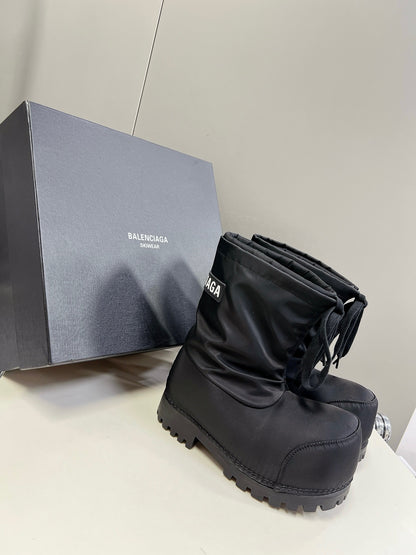 BALENCIAGA SKIWEAR - ALASKA LOW BOOT IN BLACK