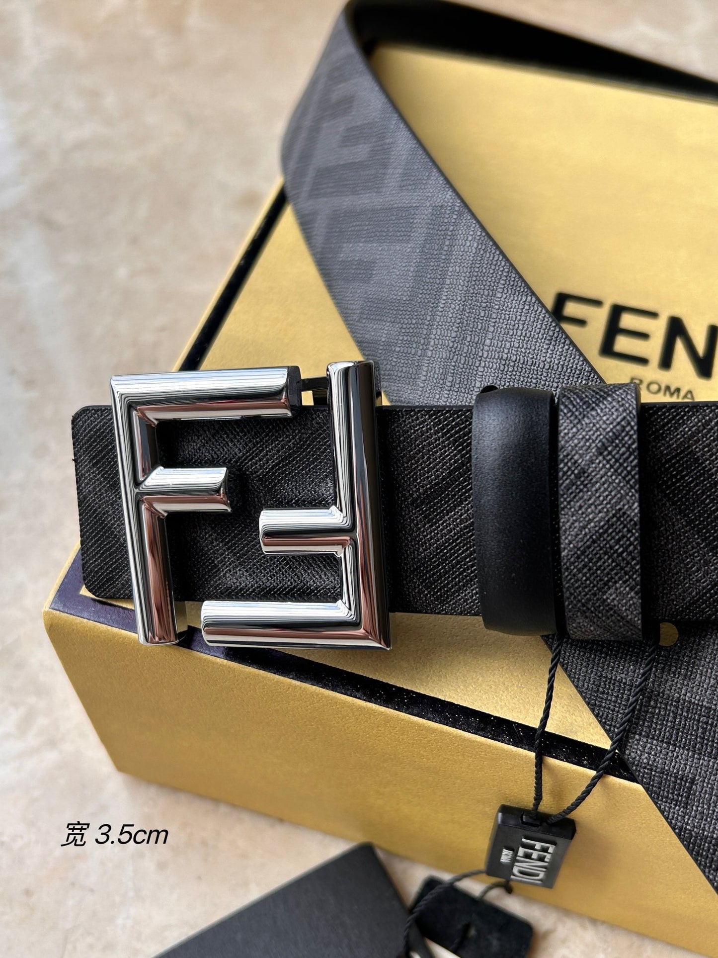 FENDI FF Rounded REVERSIBLE