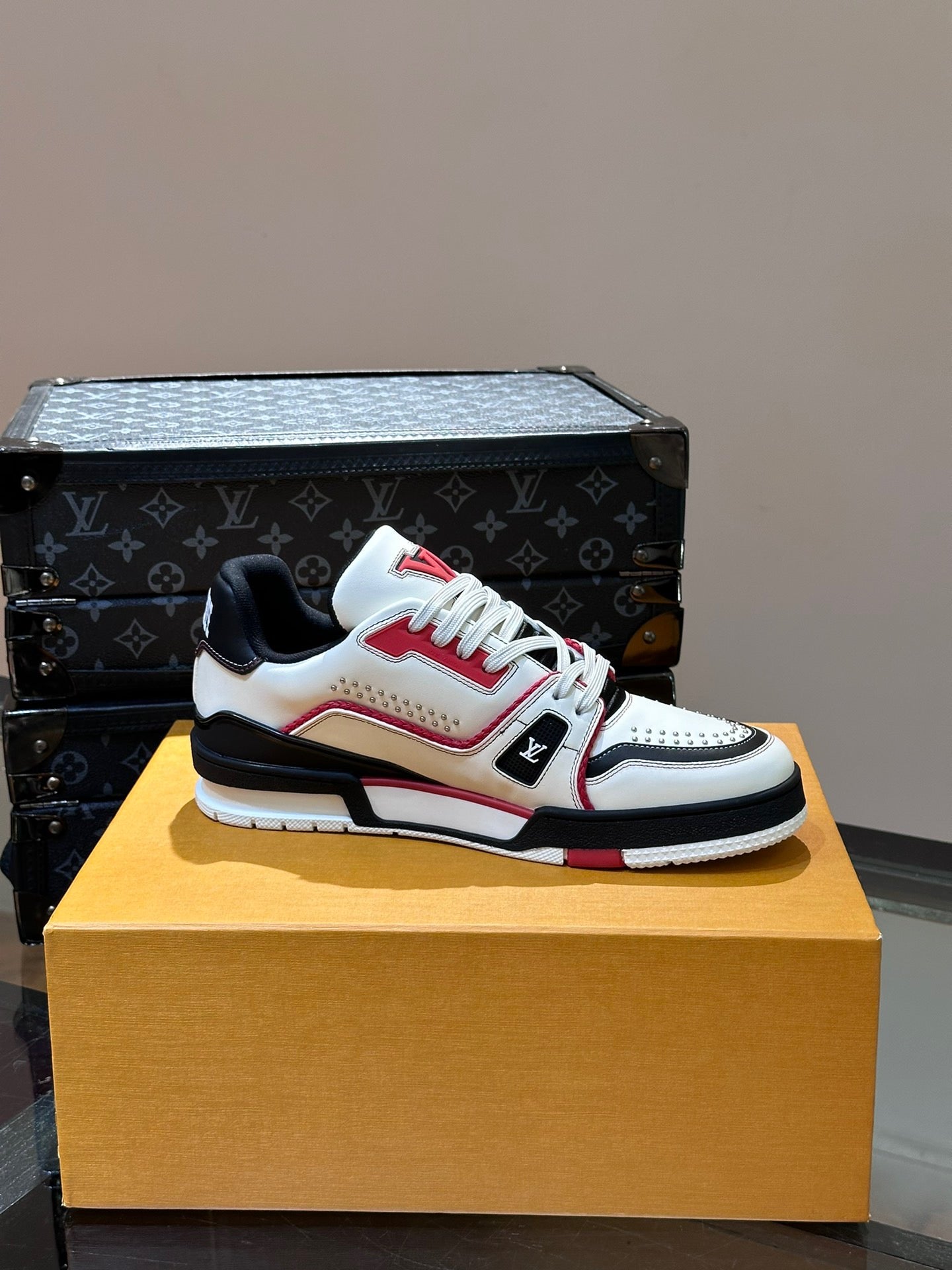 LV Trainer RED 1AD7JP