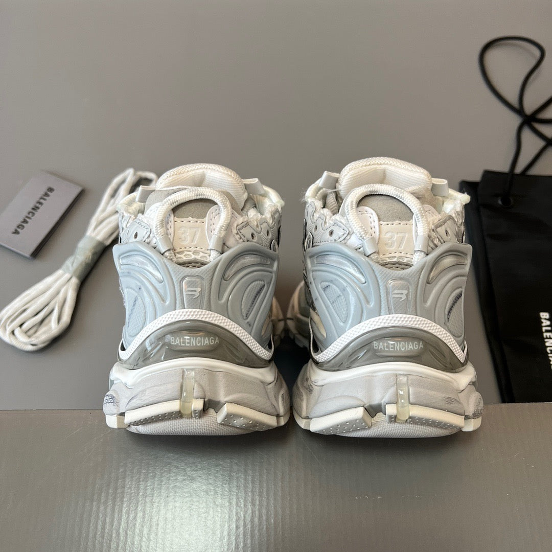 BALENCIAGA RUNNER Grey Beige