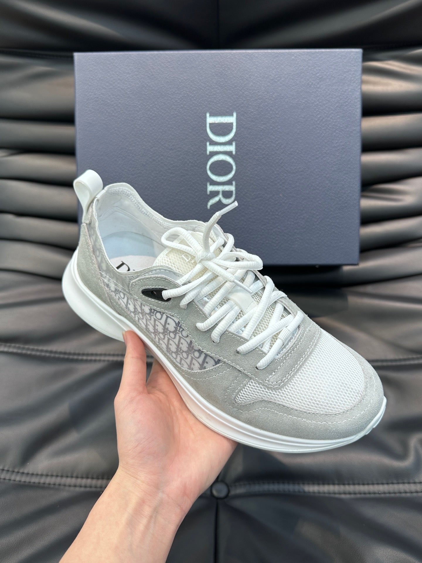 DIOR B25 RUNNER SNEAKER