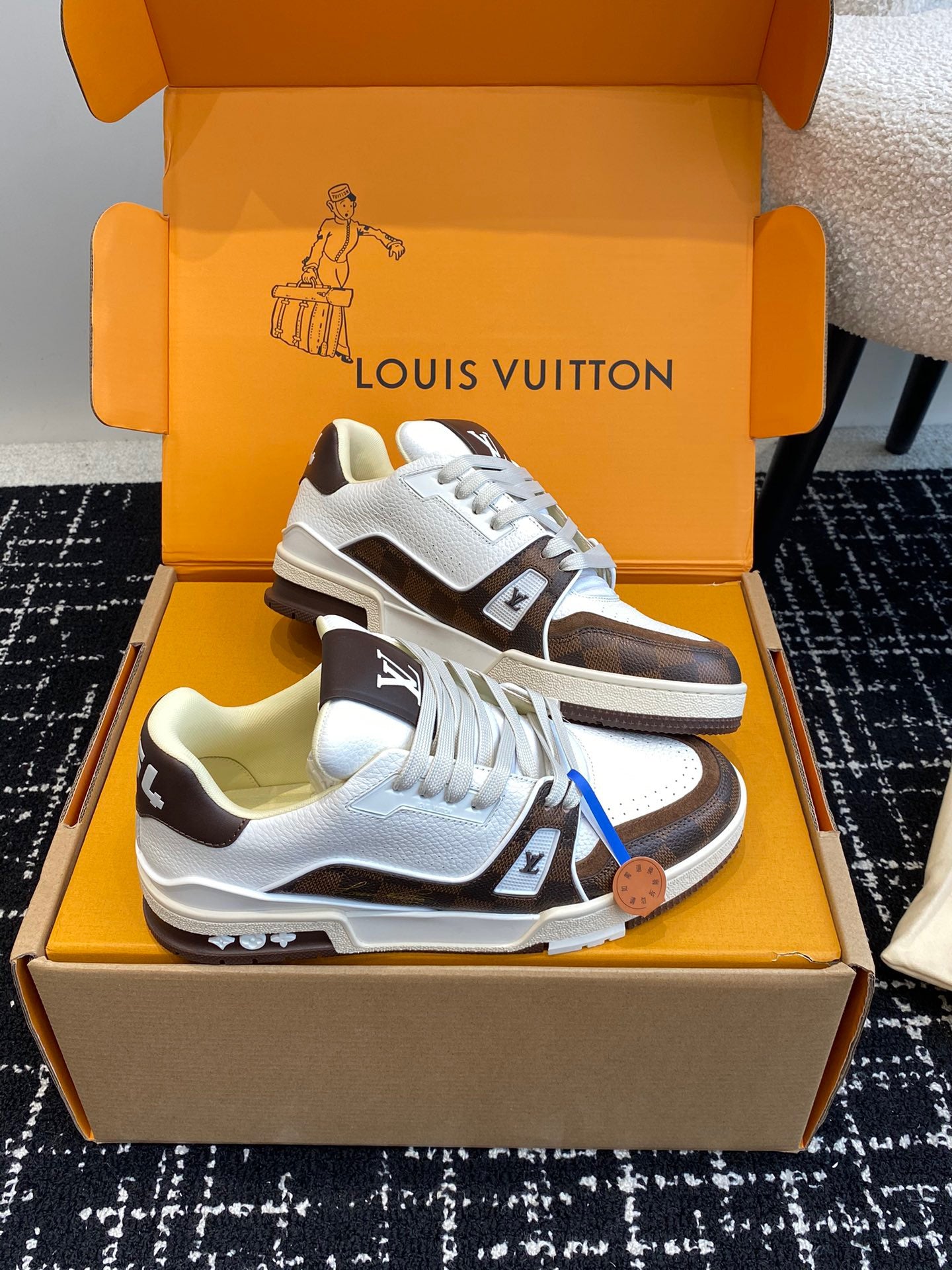 LV Trainer Sneaker Blanco Gamusa Marron