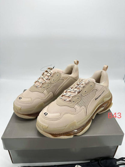 Balenciaga Sneakers triple s