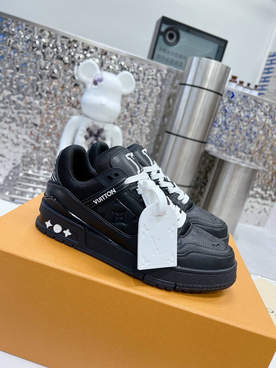 LV Trainer Sneaker BLACK 1AAREY