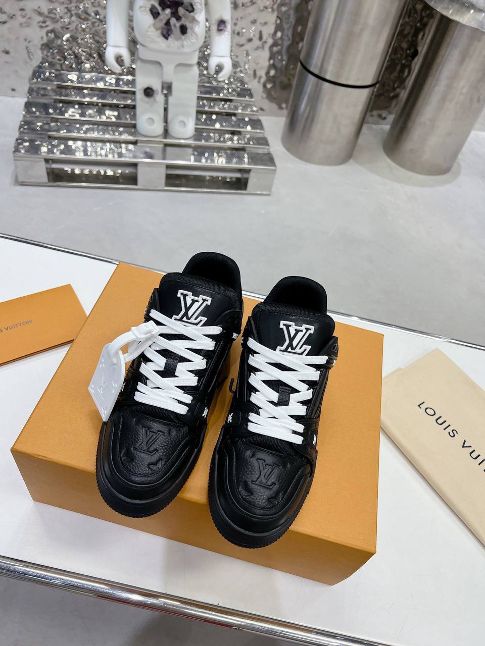 LV Trainer Sneaker BLACK 1AAREY