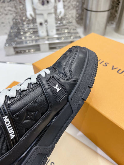 LV Trainer Sneaker BLACK 1AAREY