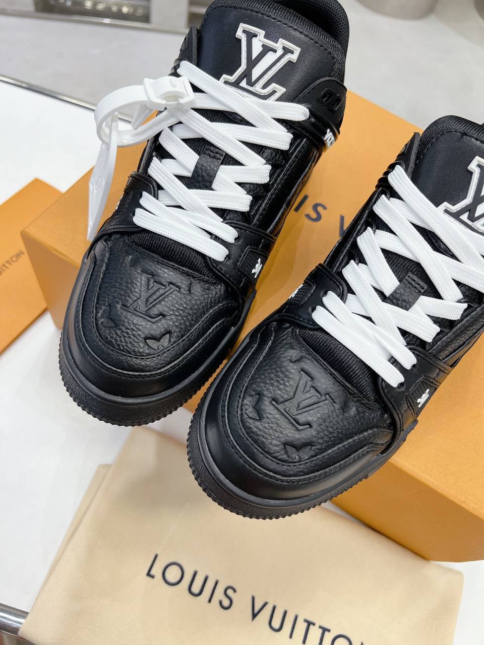 LV Trainer Sneaker BLACK 1AAREY